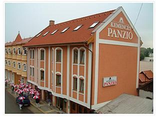 ホテル Kemences Csarda Es Panzio ハイデゥソボスロー エクステリア 写真